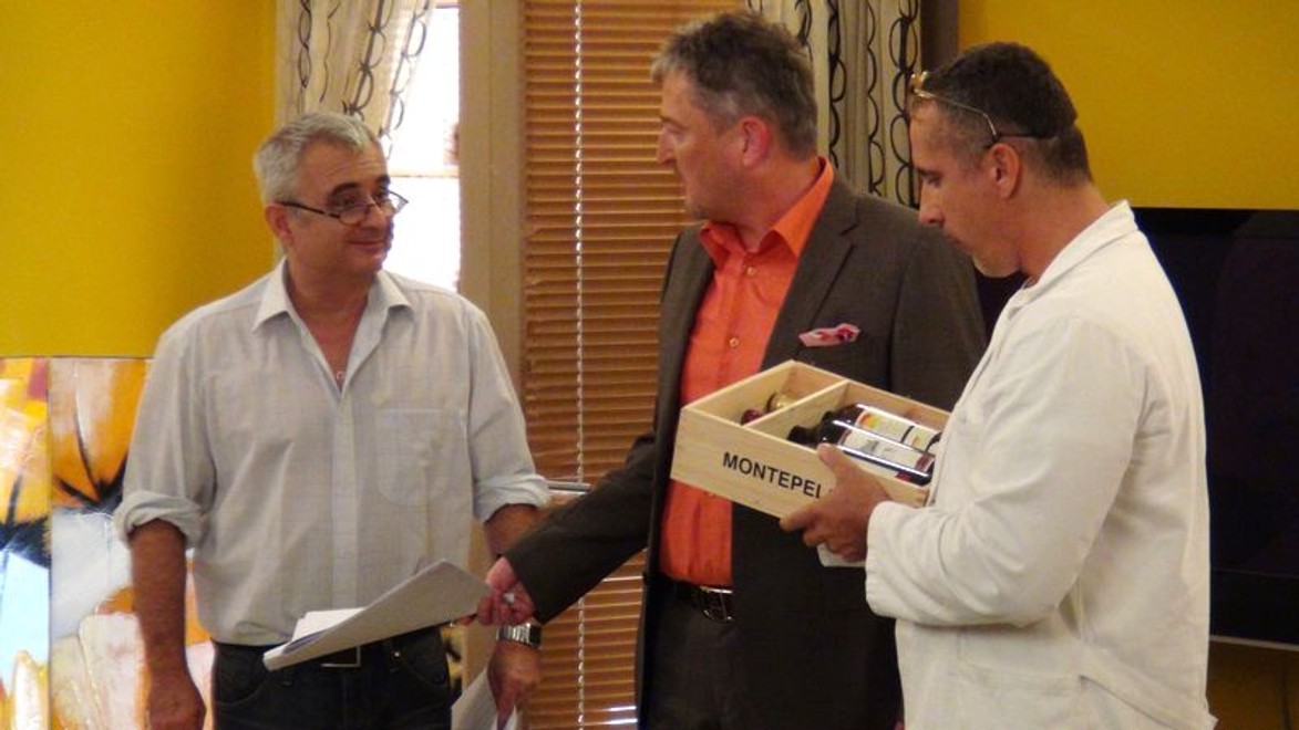 Otrávia Molnárovci Ficovu vládu?