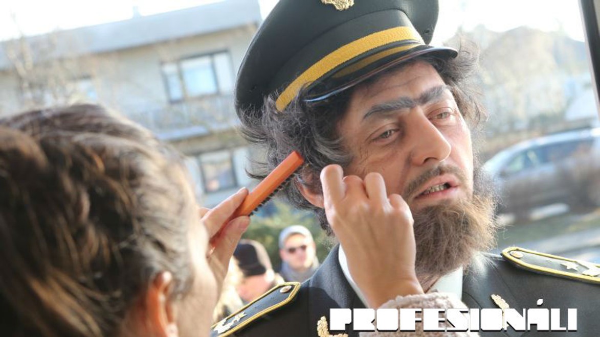 Dvojrola v Profesionáloch: Spoznávate zamaskovaného herca?