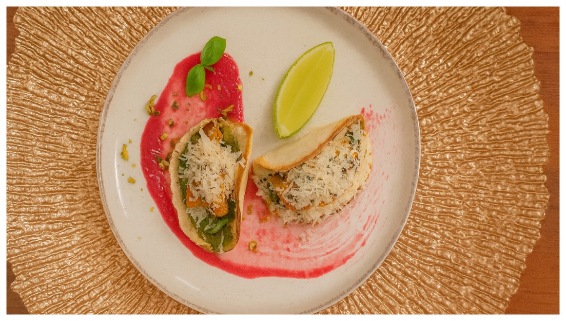 PREDJEDLO - Tacos s kuracím mäsom na indický spôsob, malinové pyré