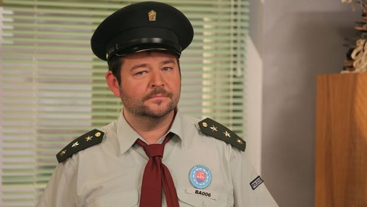 Skarlet príde o flek, novým hovorcom Miki!