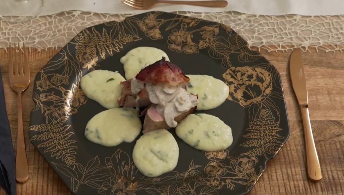 HLAVNÉ JEDLO - Sousvidovaná panenka v slaninke s pyré s medvedím cesnakom