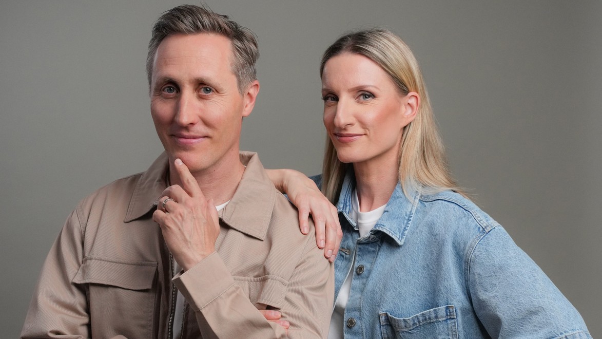 Šou Milujem Slovensko prichádza na obrazovky TV JOJ: Do čela hviezdnych tímov sa postavia kapitáni Adela Vinczeová a Matej „Sajfa“ Cifra