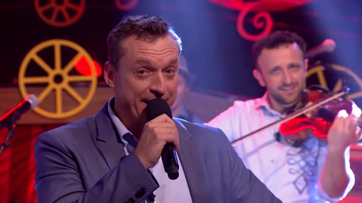 Toto musíte vidieť! Forgáč v sebe komika nezaprel, nežnú baladu zmenil na zábavnú šou!
