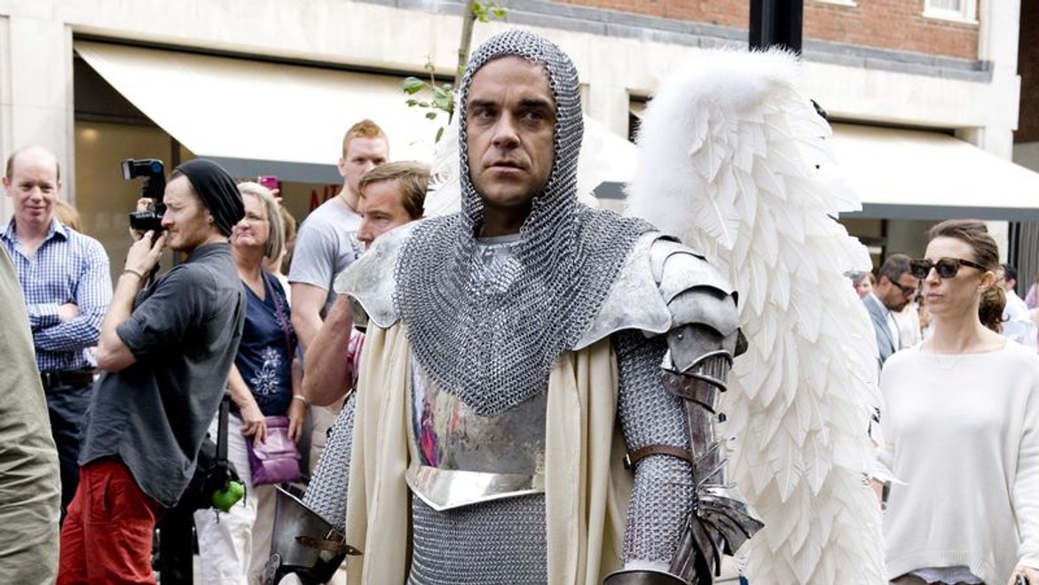 Na Robbieho Williamsa dohliada jeho manželka