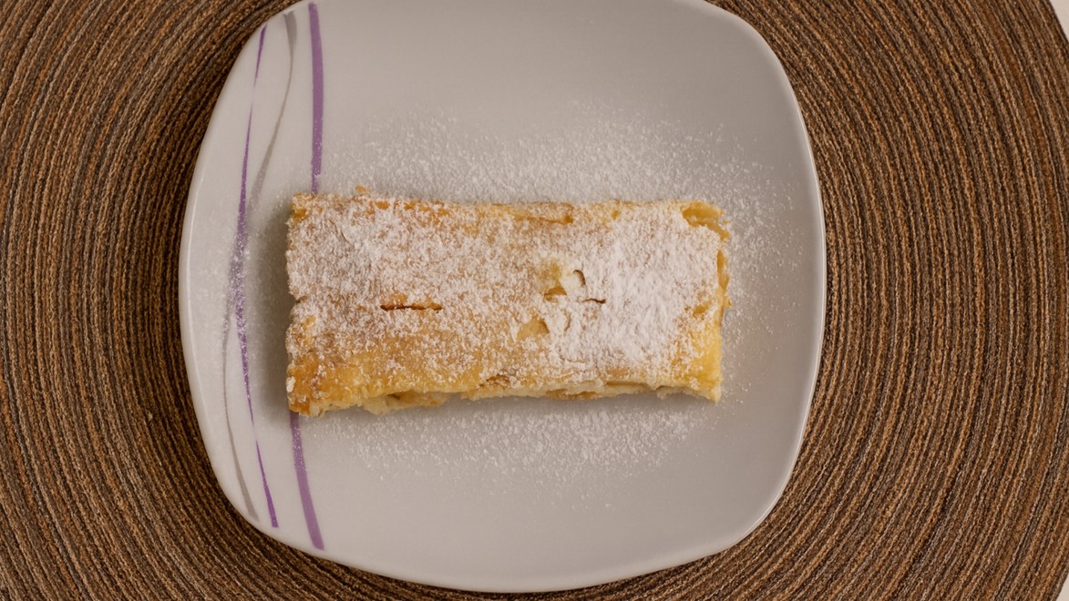 Lístkové cesto s jablkami a pudingom