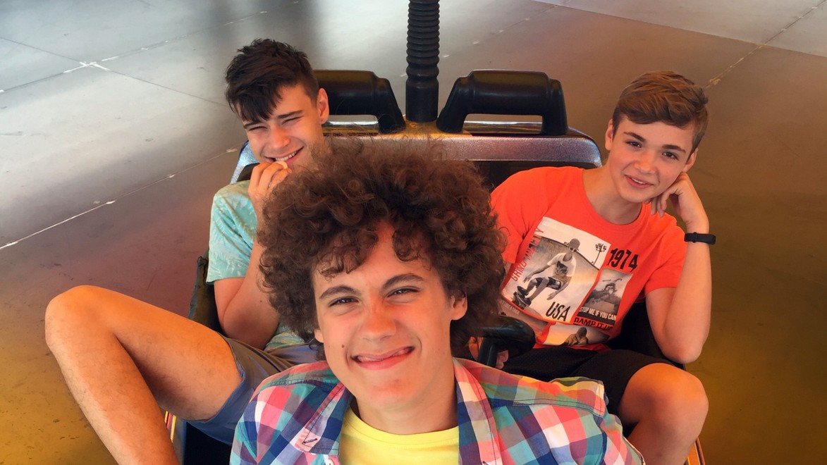 NAŠI chalani sa vybláznili na kolotočoch: Tretiu sériu odpáli namakaná upútavka!