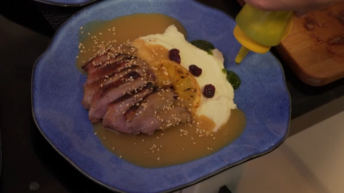 Hlavne jedlo: Vo vzduchu i pod zemou