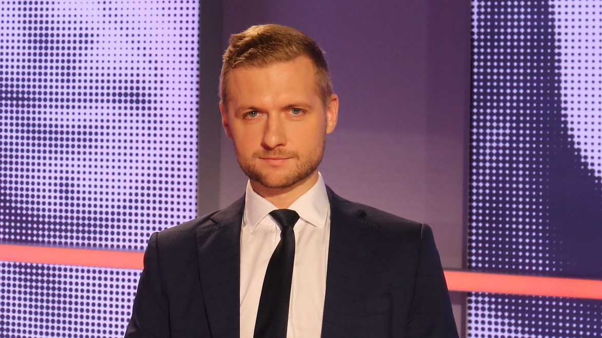 Večer plný politiky! Kto si sadne do kresiel pre hostí?