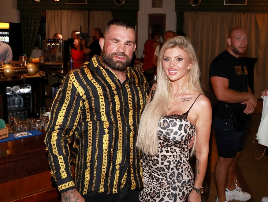 ČOŽE? Nedávno sa im narodilo tretie dieťa…Karlos Vémola priznal rozchod s Lelou