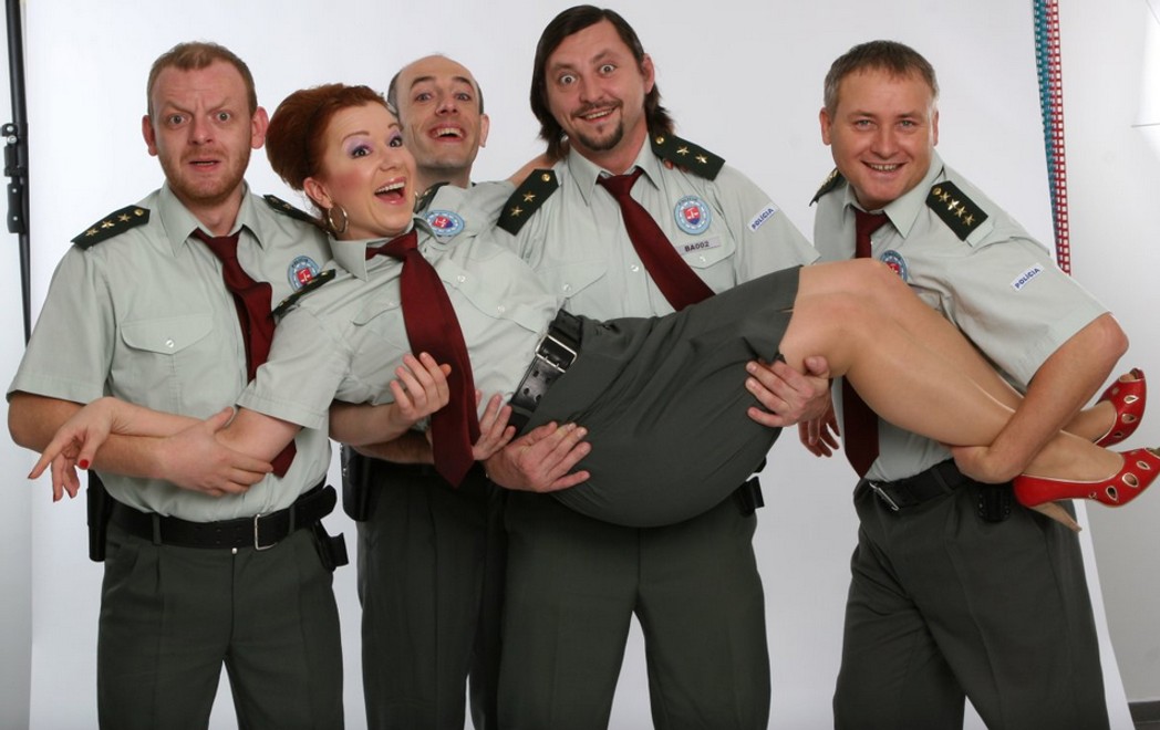 Skajka z Profesionálov mimo službu: Keď si vyzlečie uniformu, je to kosť!