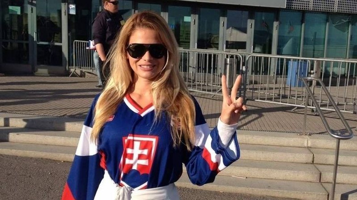 Stanka Pavolová fandí hokejistom priamo v Helsinkách!