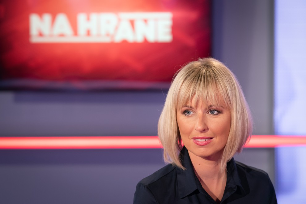 Dav pred parlamentom, trestný balíček i zvyšovanie platov premiéra a ministrov: Toto budú dnešní hostia!