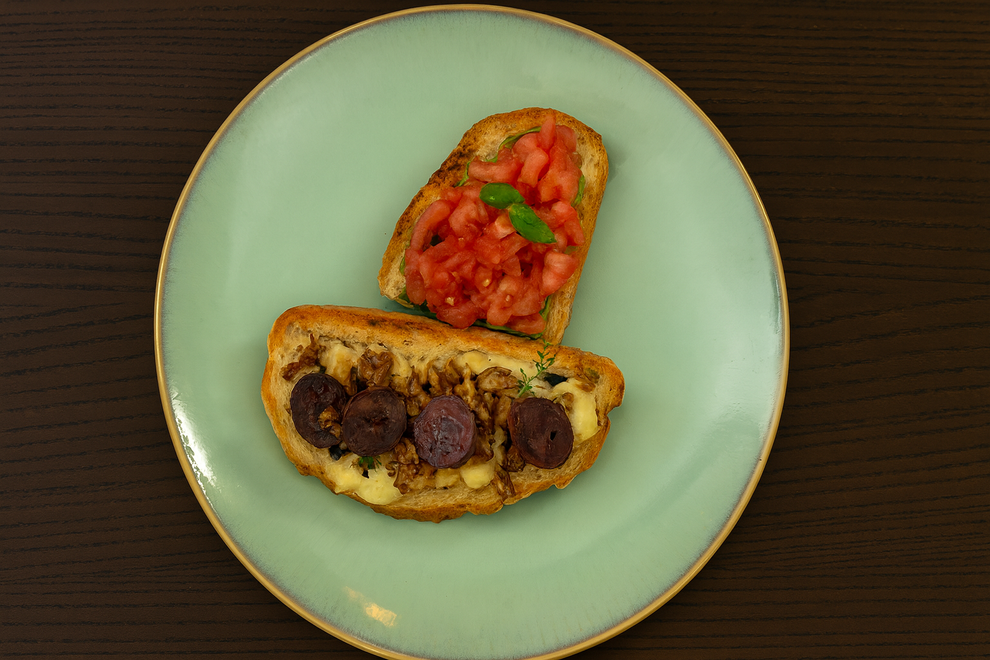 PREDJEDLO - Bruscetty s paradajkovým pestom a syrom brie