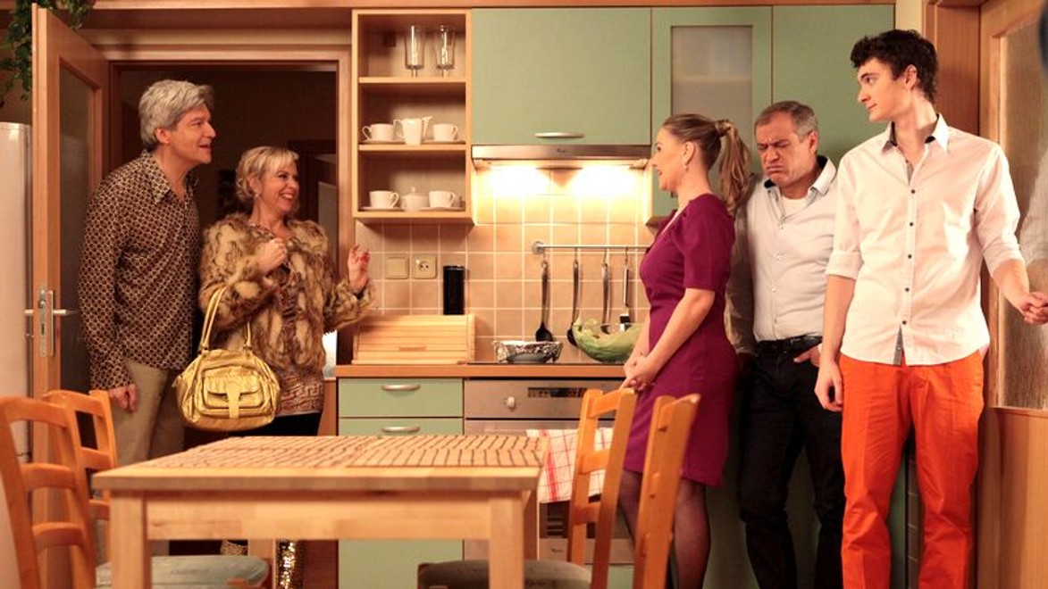 Vianoce v Paneláku: Maslákovi ukradnú stromček, kapor u Jančovcov otrčí bruchom!