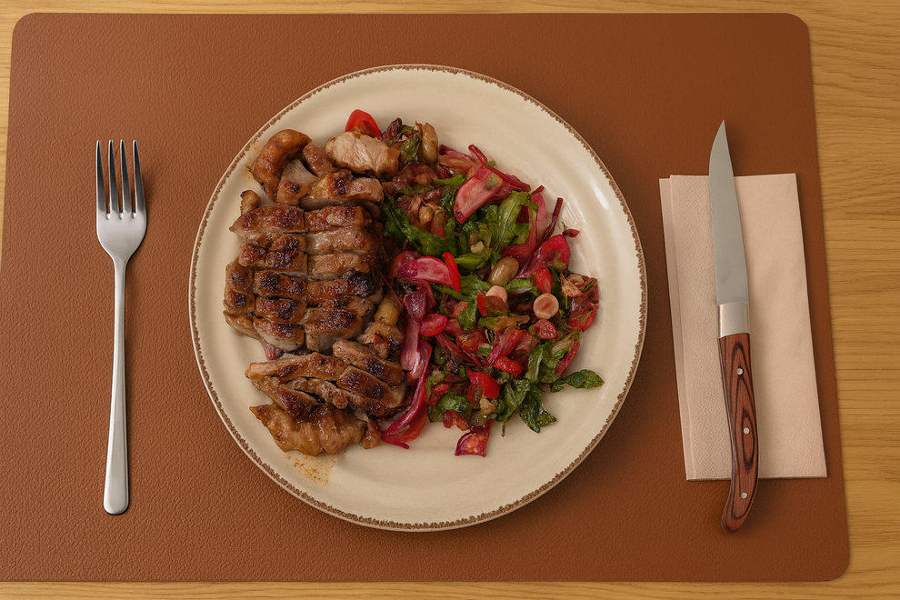 HLAVNÉ JEDLO - Steaky z bravčového mäsa so zeleninovým listovým šalátom